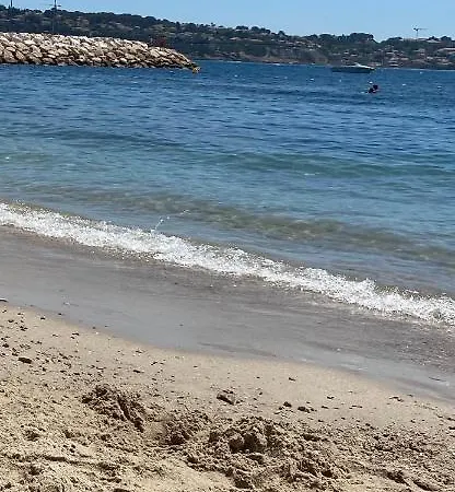 A Pied Du Port De Bandol Et De Sa Plage Exterior photo