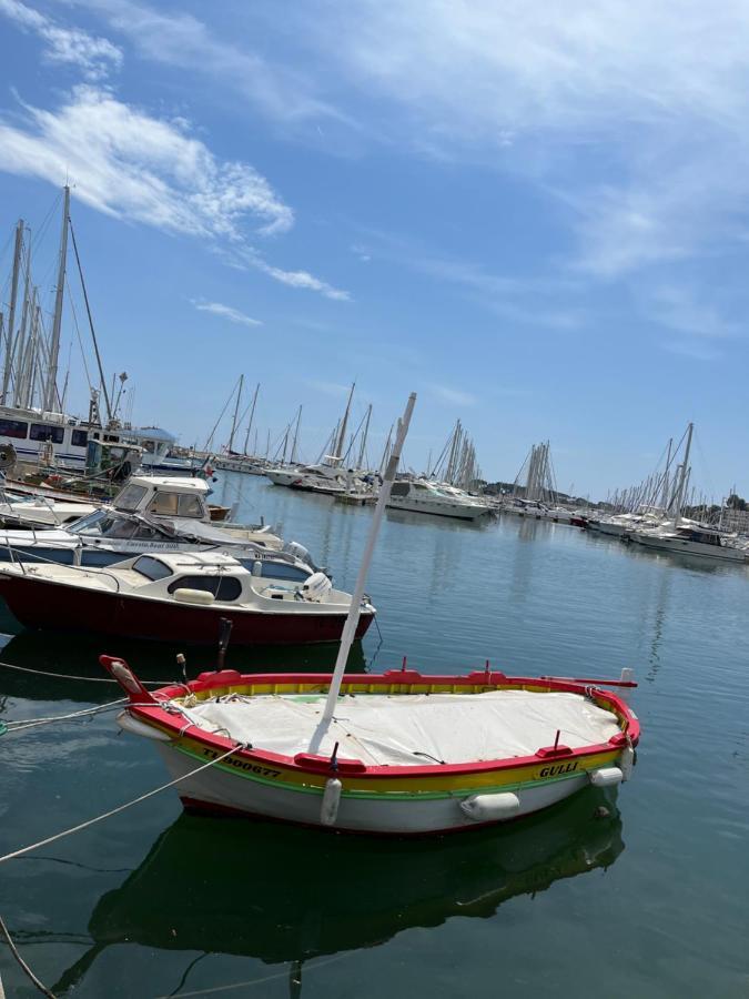 Apartment A Pied Du Port De Et De Sa Bandol